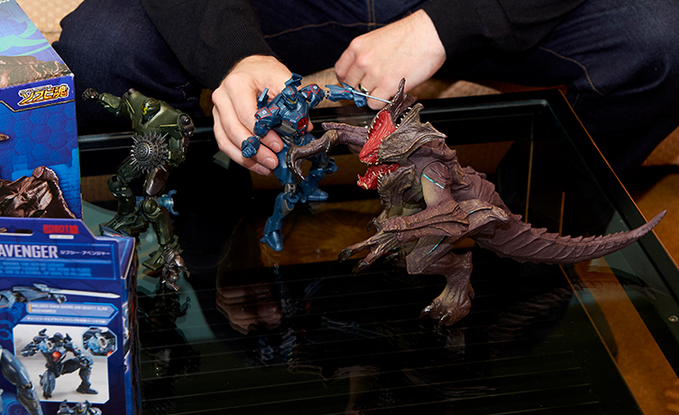 ROBOT魂&ソフビ魂 発売記念
『パシフィック・リム:アップライジング』スティーヴン・S・デナイト監督 スペシャルインタビュー